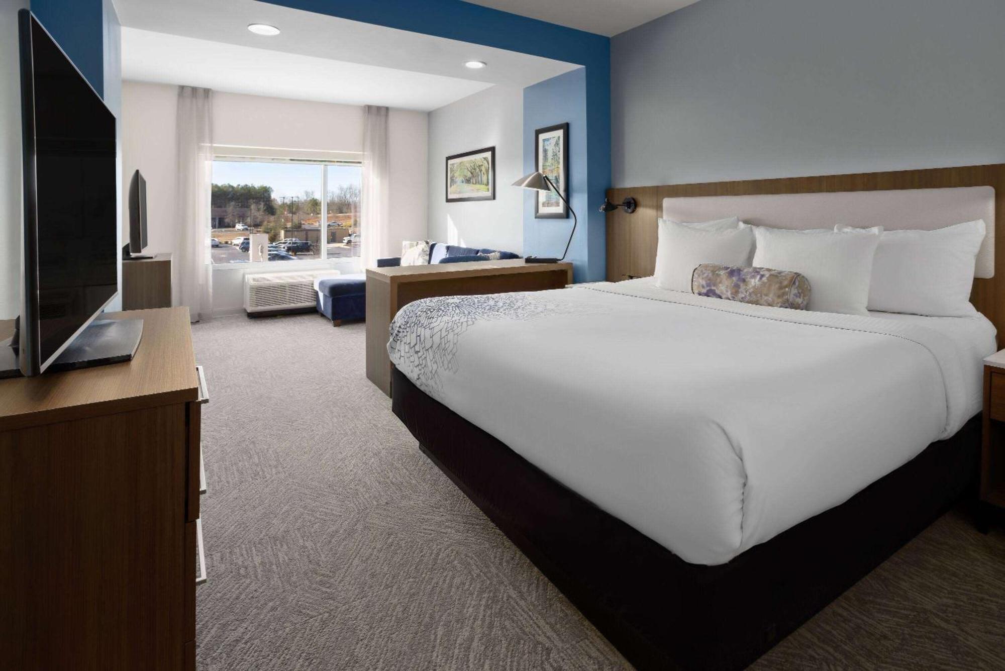 La Quinta & By Wyndham Hotel 2*