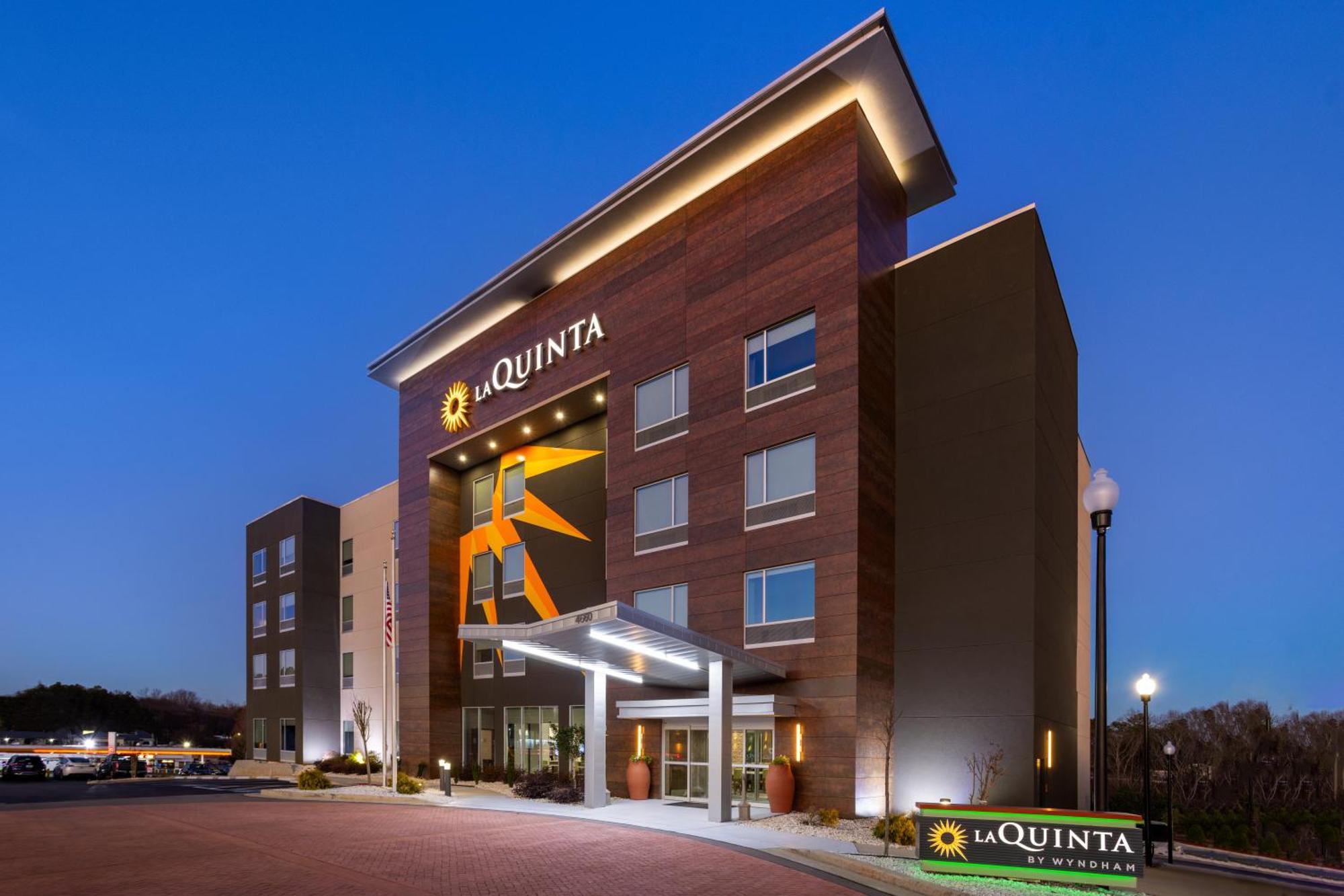 La Quinta & By Wyndham Hotel