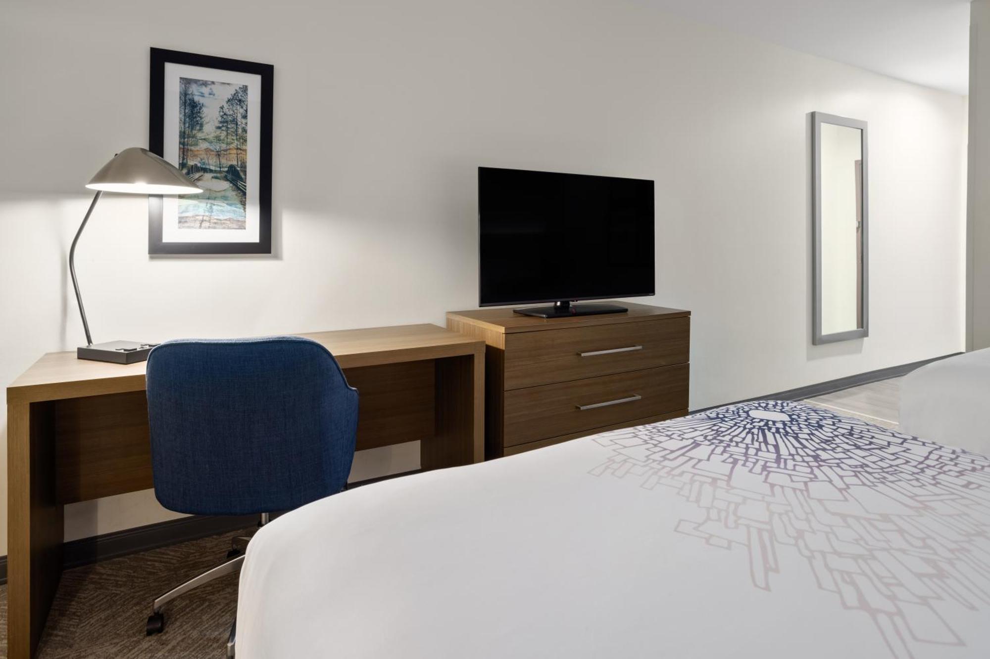 Hotel La Quinta & By Wyndham 2*