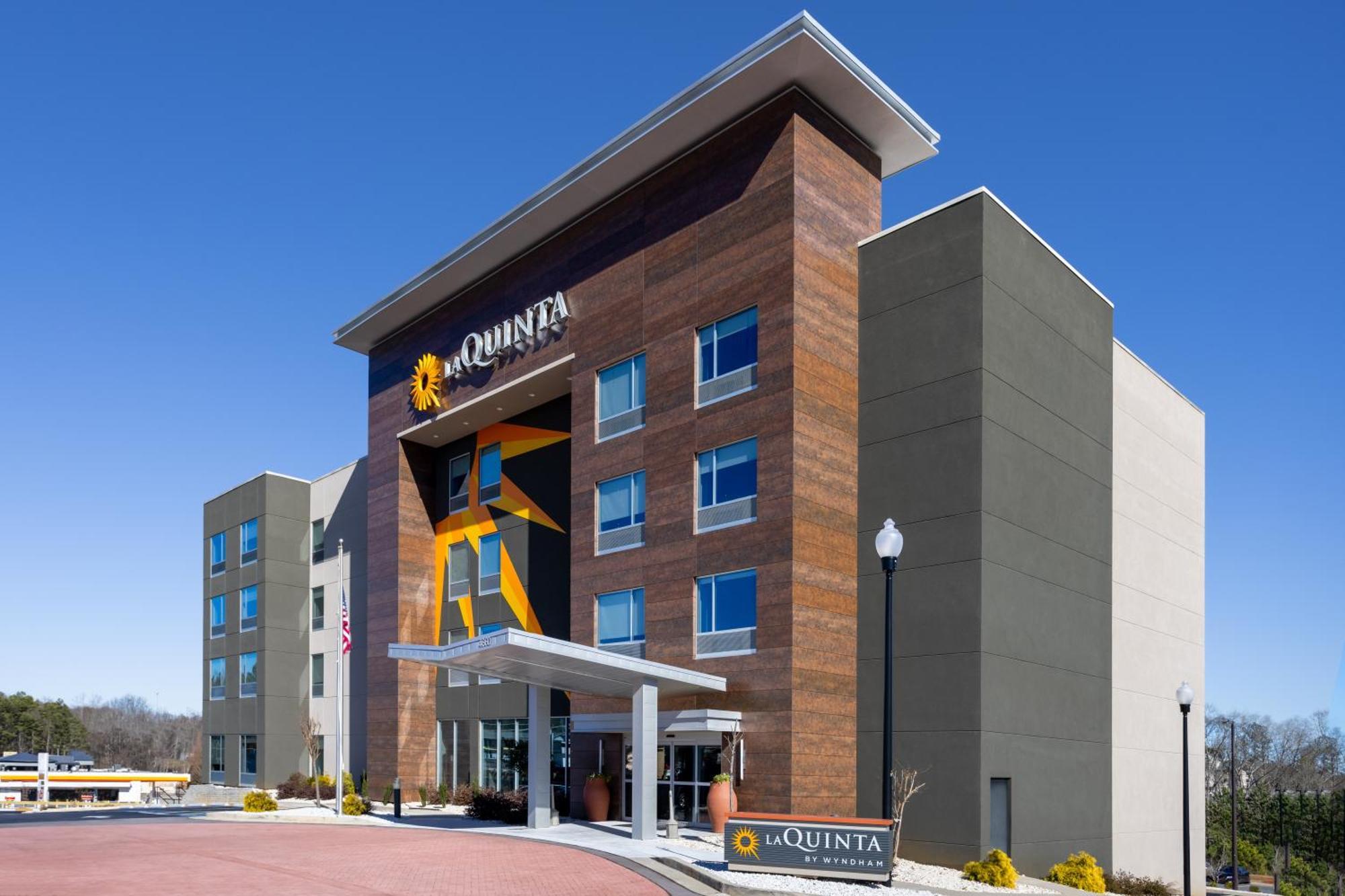 La Quinta & By Wyndham Hotel Locust Grove